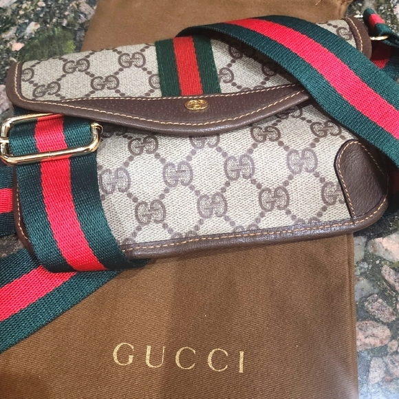 Authentic Gucci Sherry Clutch, Bum Bag, Belt Bag, Waist Bag, or Crossbody Bag - Picture 2 of 12